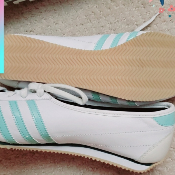 LOVE LOVE THESE!! ADIDAS SLEEK SERIES SZ.8.5 - Picture 2 of 5